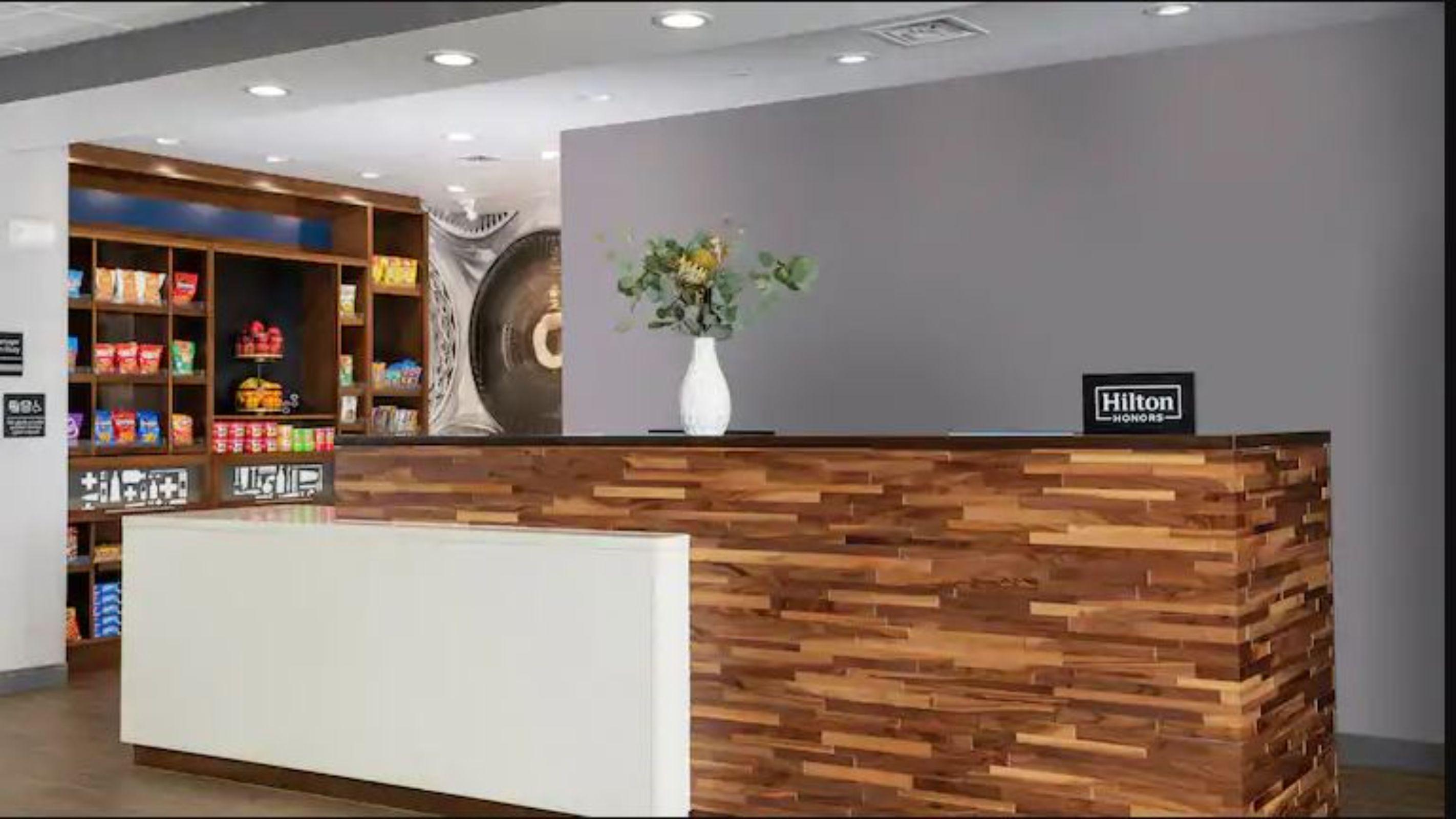 Hampton Inn Newark Airport Eksteriør billede