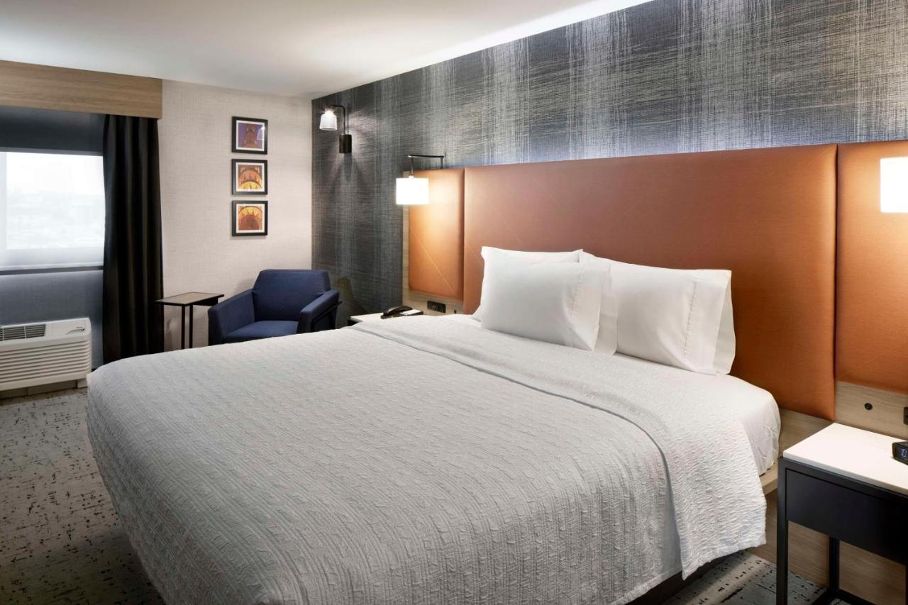 Hampton Inn Newark Airport Eksteriør billede