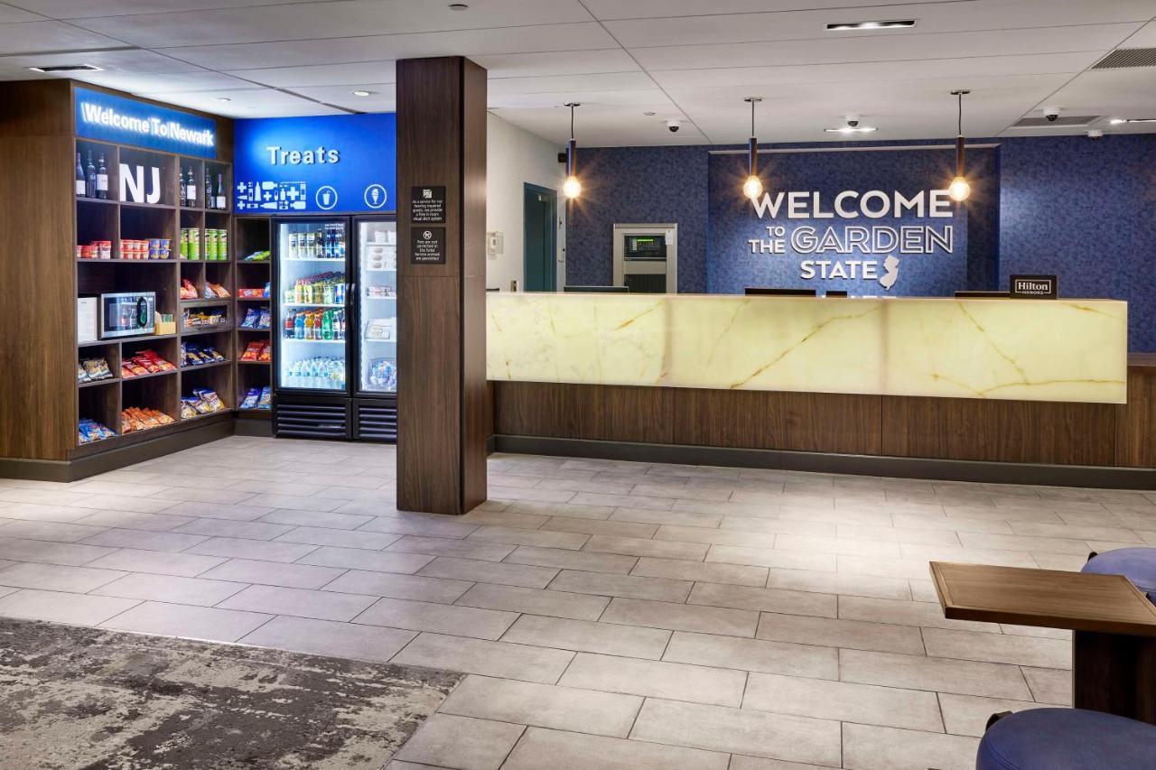 Hampton Inn Newark Airport Eksteriør billede