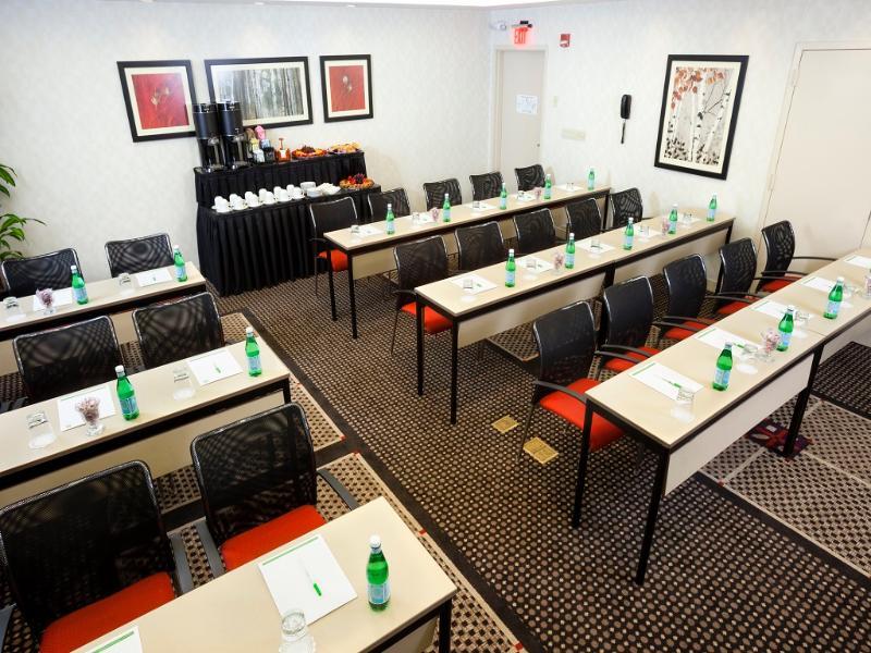 Hampton Inn Newark Airport Eksteriør billede